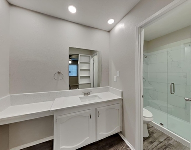 518 White Oak Street - Photo Thumbnail 10