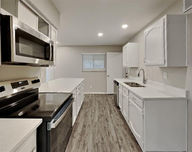 518 White Oak Street - Photo Thumbnail 5