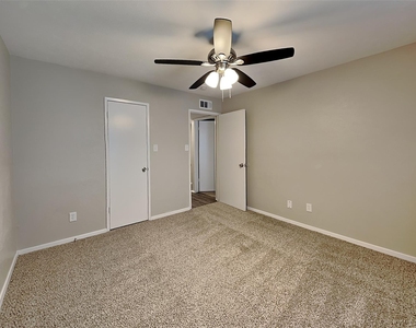 518 White Oak Street - Photo Thumbnail 11