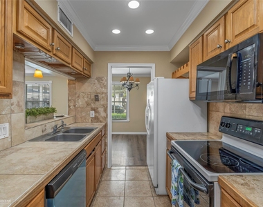 3730 Fairfield Avenue - Photo Thumbnail 8