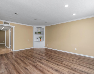 3730 Fairfield Avenue - Photo Thumbnail 4