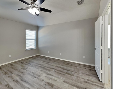 14305 Artisan Drive - Photo Thumbnail 8