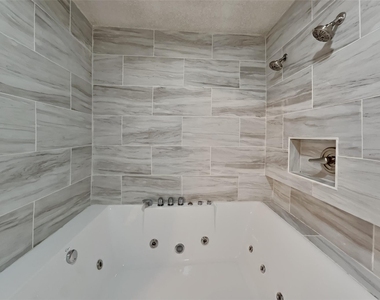 4814 Crest Drive - Photo Thumbnail 10