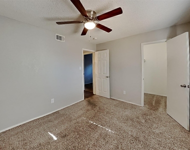 4814 Crest Drive - Photo Thumbnail 12