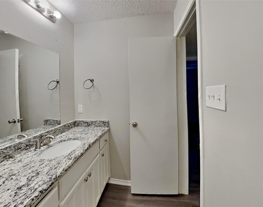 4814 Crest Drive - Photo Thumbnail 15