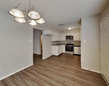 4814 Crest Drive - Photo Thumbnail 5