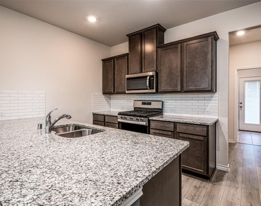 2721 Franklin Drive - Photo Thumbnail 5