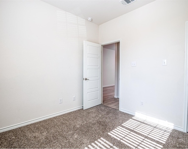 2721 Franklin Drive - Photo Thumbnail 15