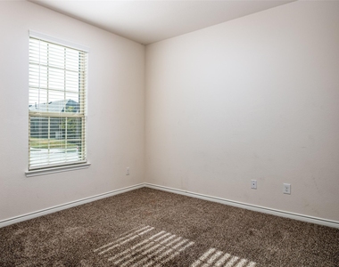 2721 Franklin Drive - Photo Thumbnail 12