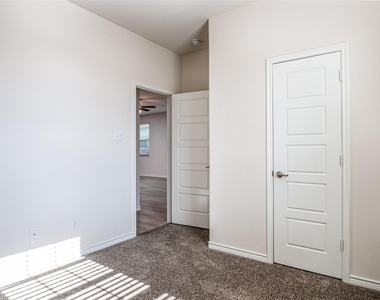 2721 Franklin Drive - Photo Thumbnail 11