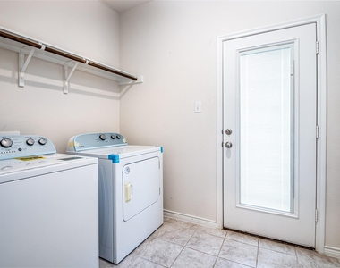 2721 Franklin Drive - Photo Thumbnail 6
