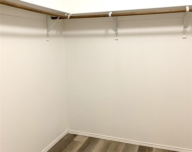 159 Blair Drive - Photo Thumbnail 4