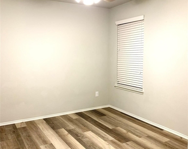 159 Blair Drive - Photo Thumbnail 2