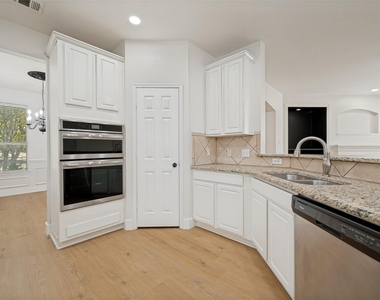 7140 Bryce Canyon Drive - Photo Thumbnail 9