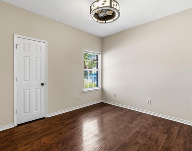 5106 Lee Hutson Lane - Photo Thumbnail 10