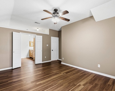 5106 Lee Hutson Lane - Photo Thumbnail 7