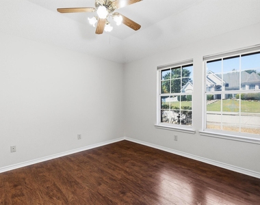 5106 Lee Hutson Lane - Photo Thumbnail 11