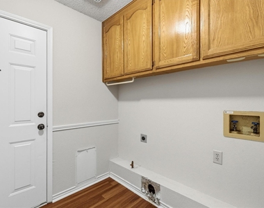 5106 Lee Hutson Lane - Photo Thumbnail 13