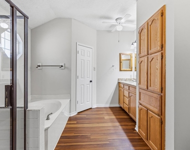 5106 Lee Hutson Lane - Photo Thumbnail 9