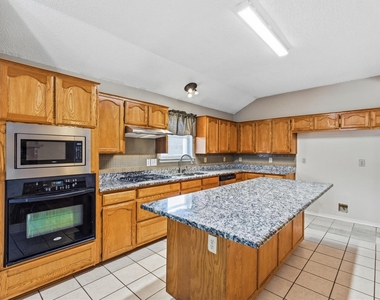 5106 Lee Hutson Lane - Photo Thumbnail 5