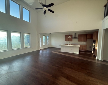 1905 Pecos Drive - Photo Thumbnail 11