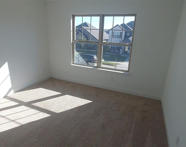 1905 Pecos Drive - Photo Thumbnail 27