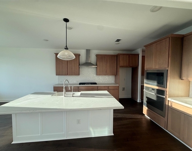 1905 Pecos Drive - Photo Thumbnail 10