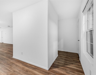7512 Woodpecker Drive - Photo Thumbnail 11