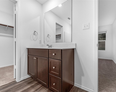 7512 Woodpecker Drive - Photo Thumbnail 5