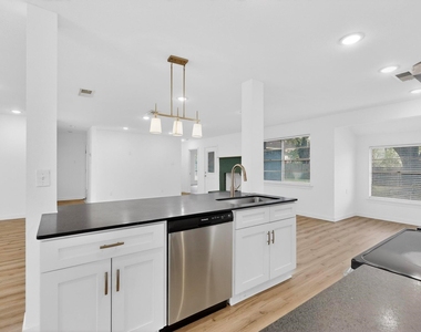 400 Casa Bello Court - Photo Thumbnail 6