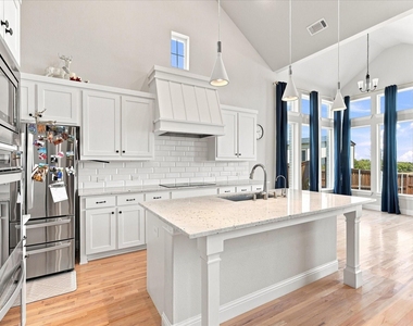 1104 Stallion Lane - Photo Thumbnail 13