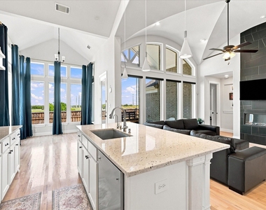 1104 Stallion Lane - Photo Thumbnail 14