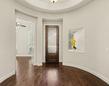 2412 Lynbridge Drive - Photo Thumbnail 2