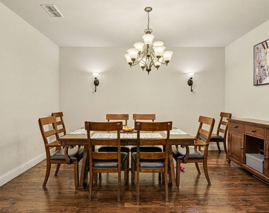 2412 Lynbridge Drive - Photo Thumbnail 13