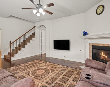 2412 Lynbridge Drive - Photo Thumbnail 3