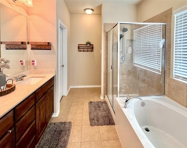 1068 Meadow Scape Drive - Photo Thumbnail 10
