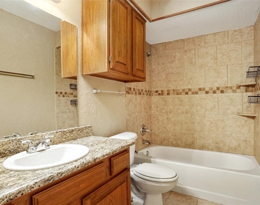 1909 Camellia Street - Photo Thumbnail 13