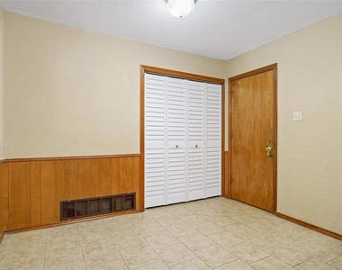 1909 Camellia Street - Photo Thumbnail 5