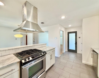 2223 Forest Oaks Drive - Photo Thumbnail 8