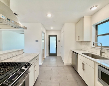 2223 Forest Oaks Drive - Photo Thumbnail 7