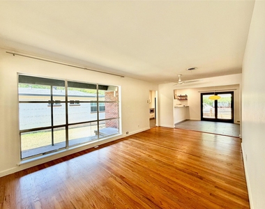 2223 Forest Oaks Drive - Photo Thumbnail 2