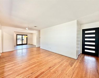 2223 Forest Oaks Drive - Photo Thumbnail 3