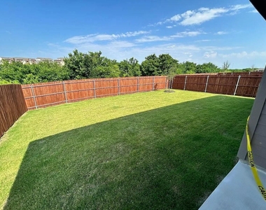 953 Braymer Lane - Photo Thumbnail 8