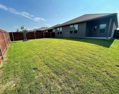 953 Braymer Lane - Photo Thumbnail 7