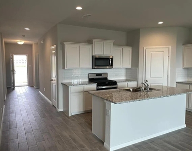 953 Braymer Lane - Photo Thumbnail 2