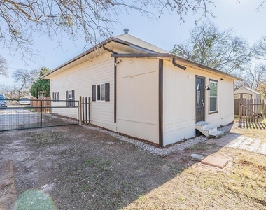 505 N Lamar Street - Photo Thumbnail 3