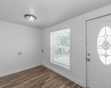505 N Lamar Street - Photo Thumbnail 4