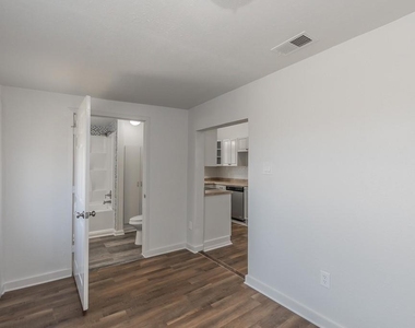 505 N Lamar Street - Photo Thumbnail 14