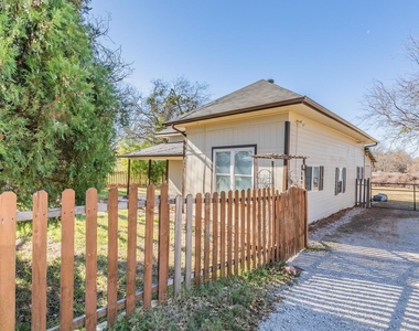 505 N Lamar Street - Photo Thumbnail 2