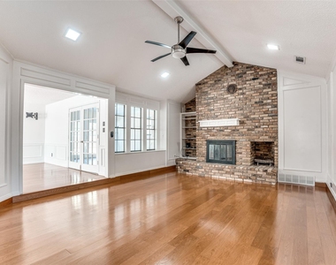 1021 Auburn Drive - Photo Thumbnail 3